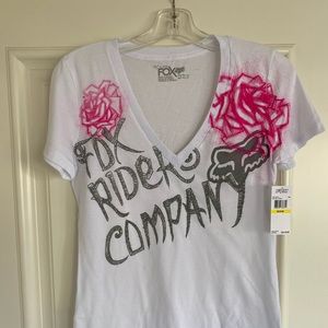 NWT Fox Graphic Vneck short sleeve T-shirt